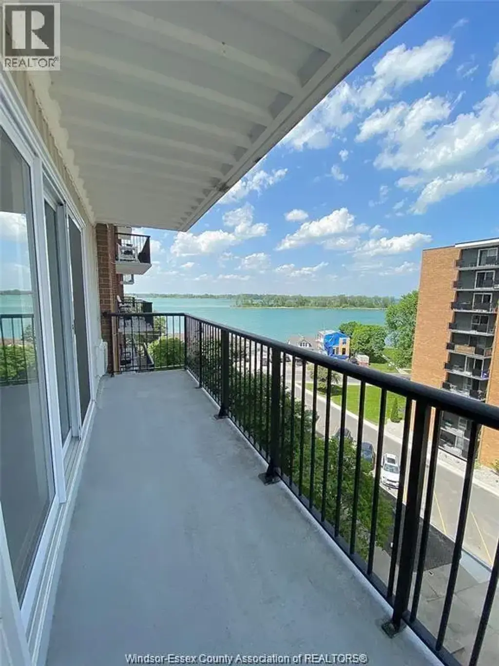 8591 Riverside Drive East Unit# 805, Windsor